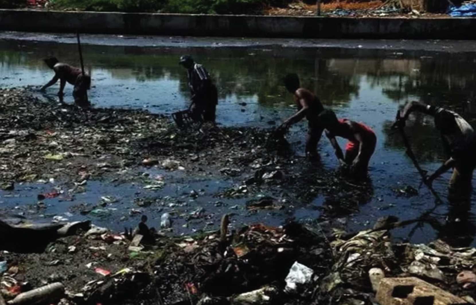 Manual Scavenging and The Swachh Bharat Story 1 Manual Scavenging and the Swachh Bharat Story